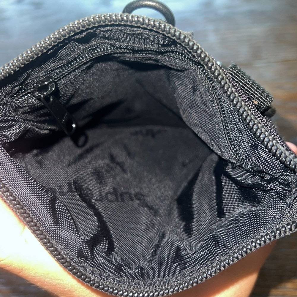 Used supreme fw 2019 pouch black authentic - Picture 3 of 3